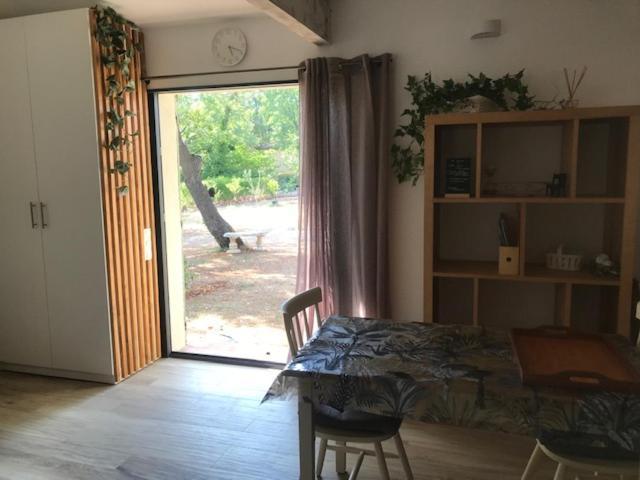 Petit Mas Provençal: Cozy Forest Retreat with Jacuzzi and Pool Saint-Paul-en-Foret Exterior photo
